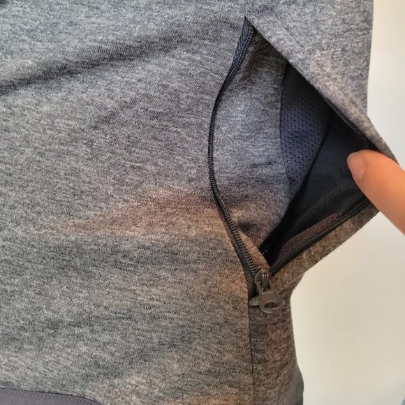 2/30$ Under Armour 1/2 zip pullover - Picture 6 of 7